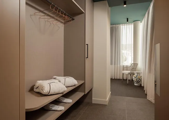 Hotel Wanderlust - Suite&spa - Apartments&villas - Bardolino, Di Garda - Verona Bardolino