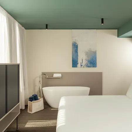 Отель Wanderlust - & - & - Bardolino, Di Garda - Verona 4*