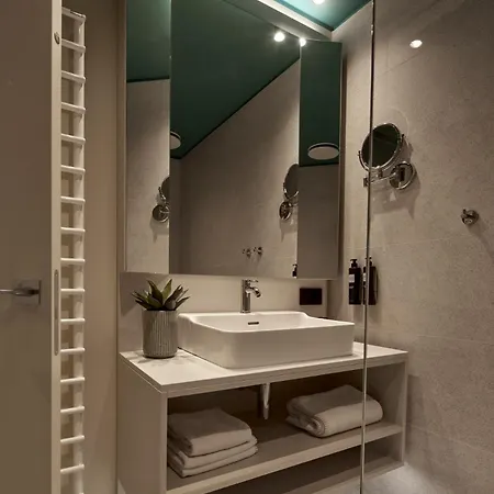 Wanderlust - & - & - Bardolino, Di Garda - Verona Готель 4*