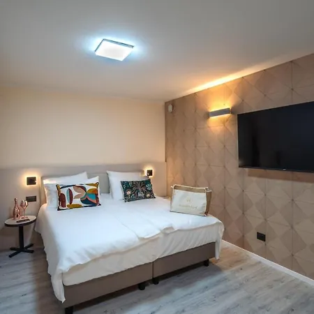 Wanderlust - & - & - Bardolino, Di Garda - Verona 4* Бардоліно
